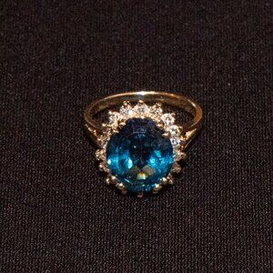 14K Solid Yellow Gold London Blue Topaz and Diamond Cocktail Ring Size 5 1/2